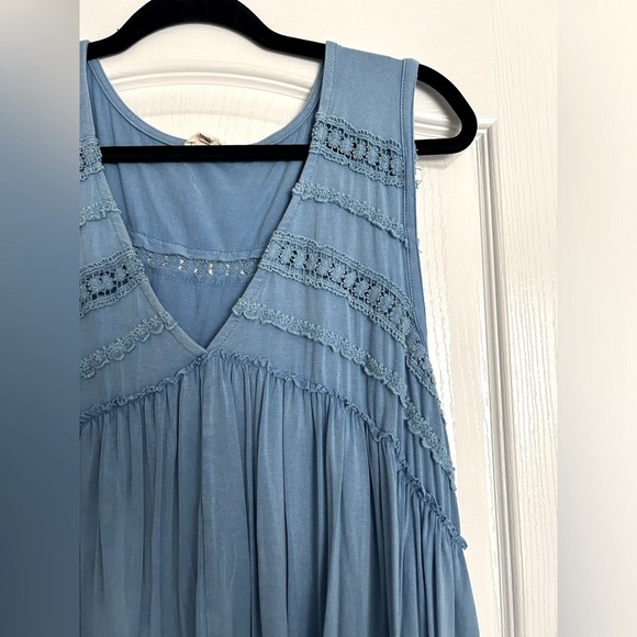 Blue lace detailed tank - Picture 5 of 5